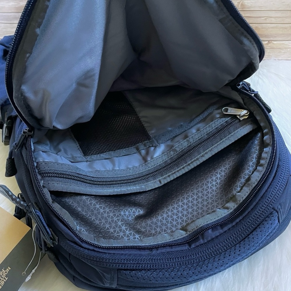 The North Face Unisex Borealis 28 Liter Backpack In Summit Navy - Picture 6 of 9